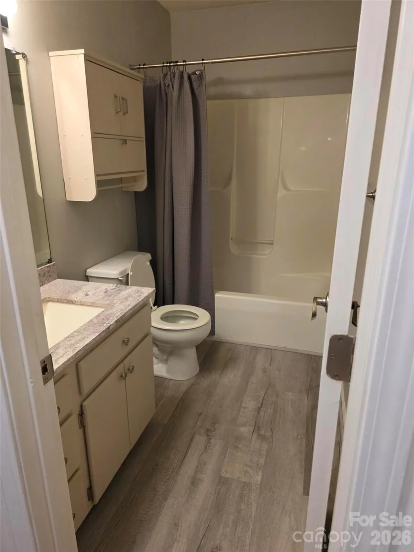 Photo of 1190 Landsdowne Drive