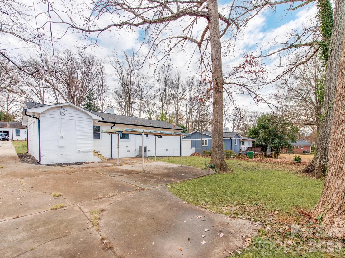 Photo of 2025 Birchcrest Drive