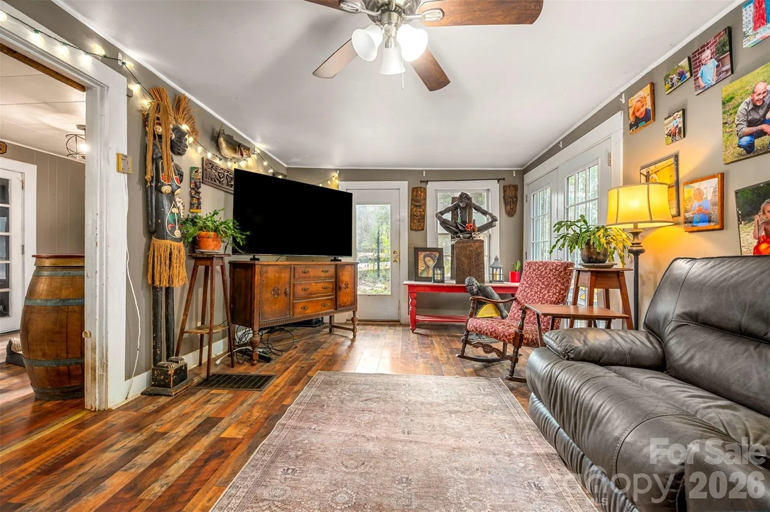 Photo of 936 Golden Road