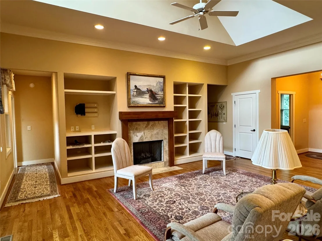 Photo of 894 Dunroy Drive