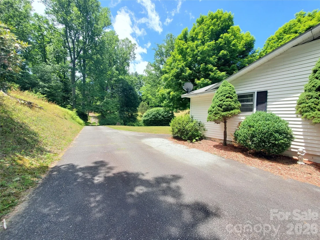 Photo of 886 Hanging Rock Road