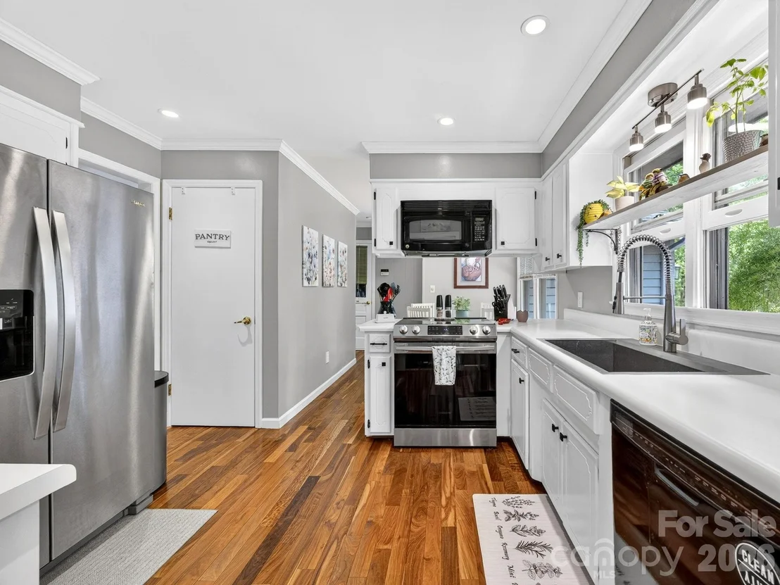 Photo of 707 Dogwood Trail