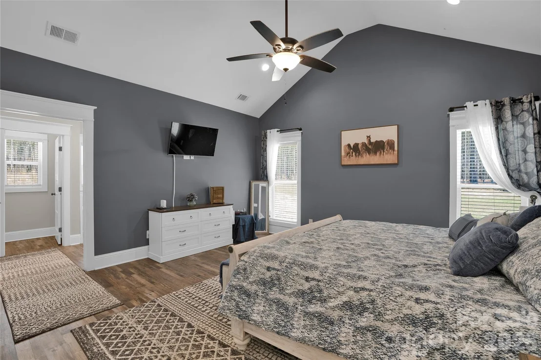Photo of 2138 Lockhart Road