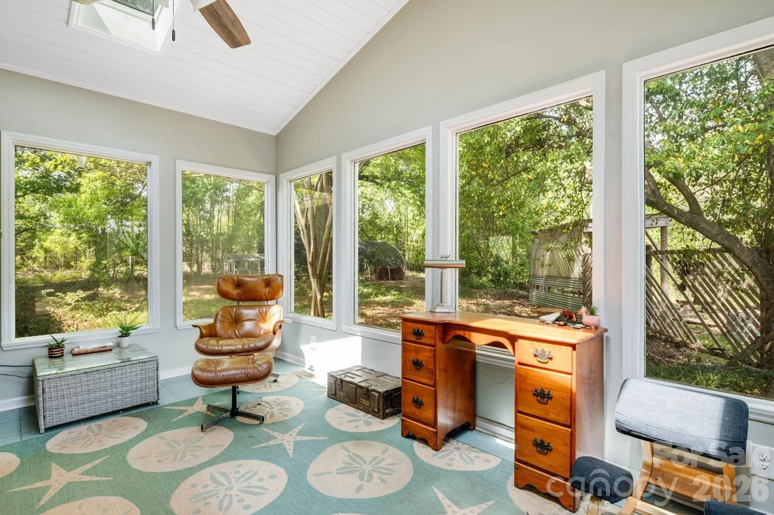 Photo of 1737 Whitesides Road