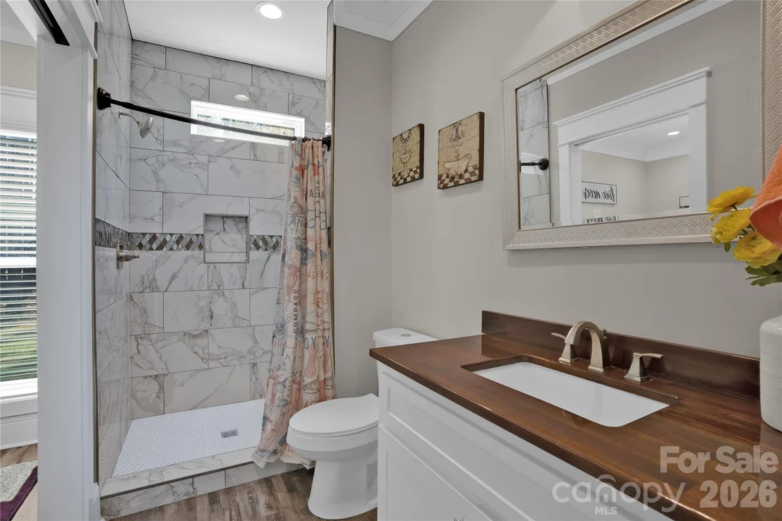 Photo of 2138 Lockhart Road