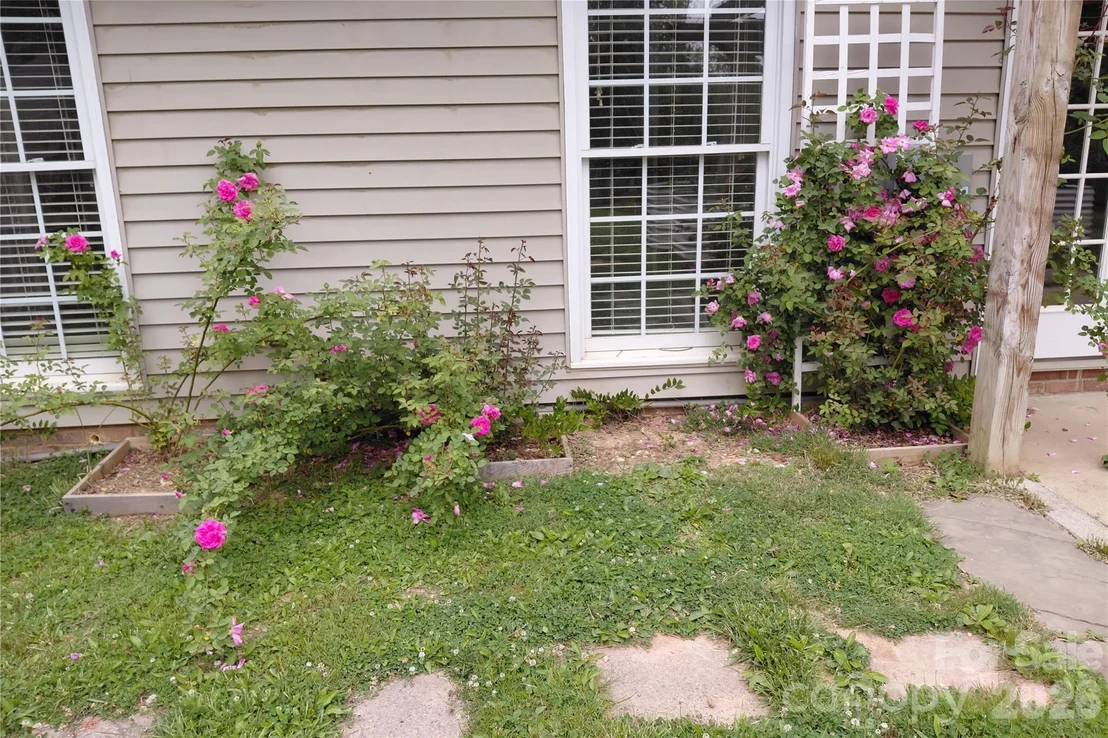 Photo of 1016 Thorncrest Drive