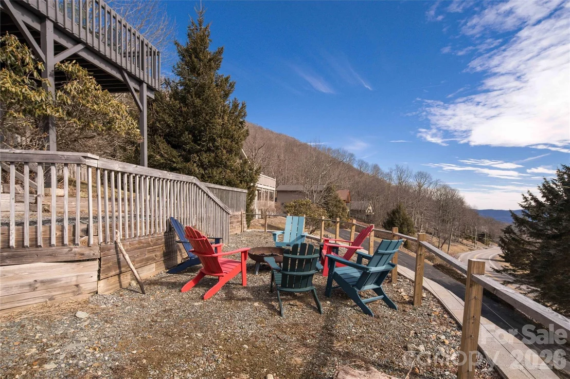 Photo of 1628 Skyland Drive