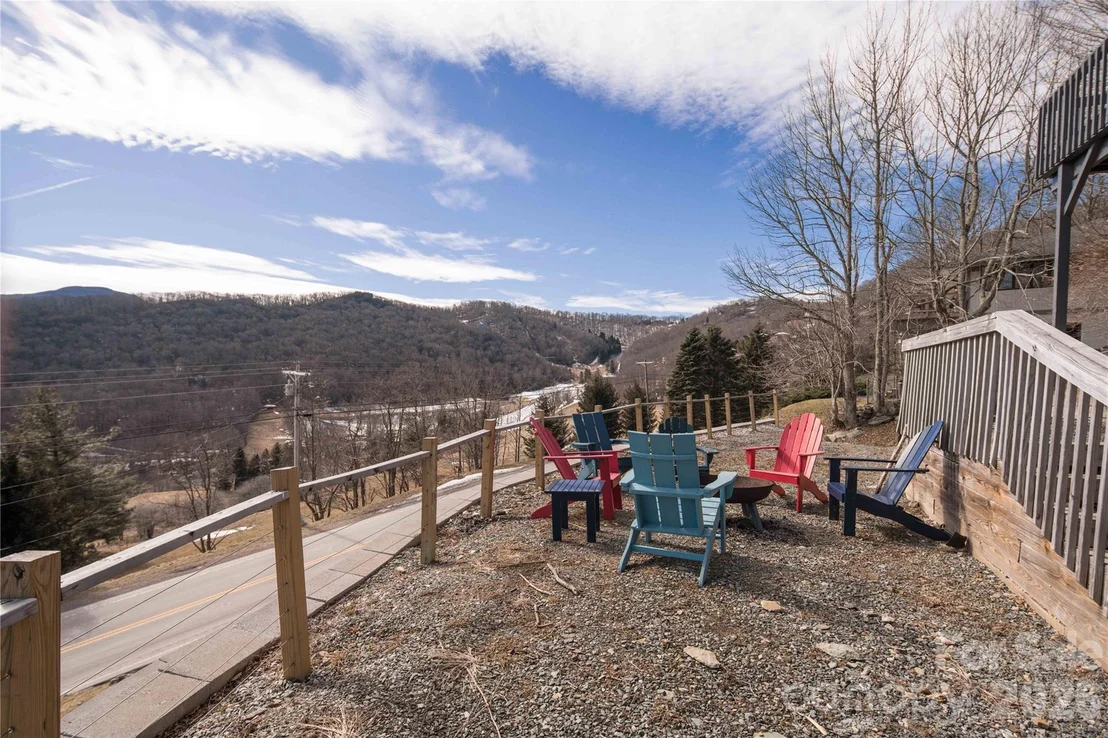 Photo of 1628 Skyland Drive