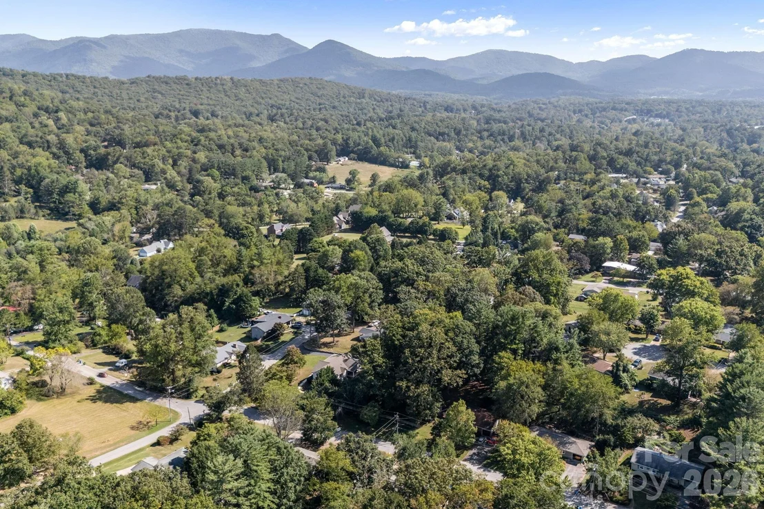 Photo of 5 W Maple Drive