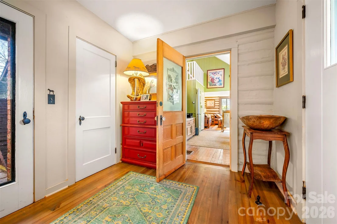 Photo of 936 Golden Road