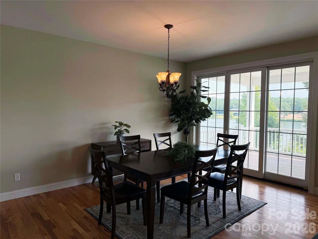 Photo of 490 Mapleton Lane
