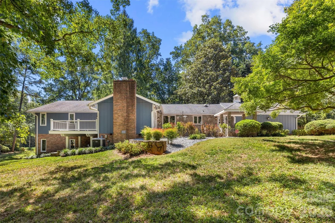 Photo of 600 Fairway Drive