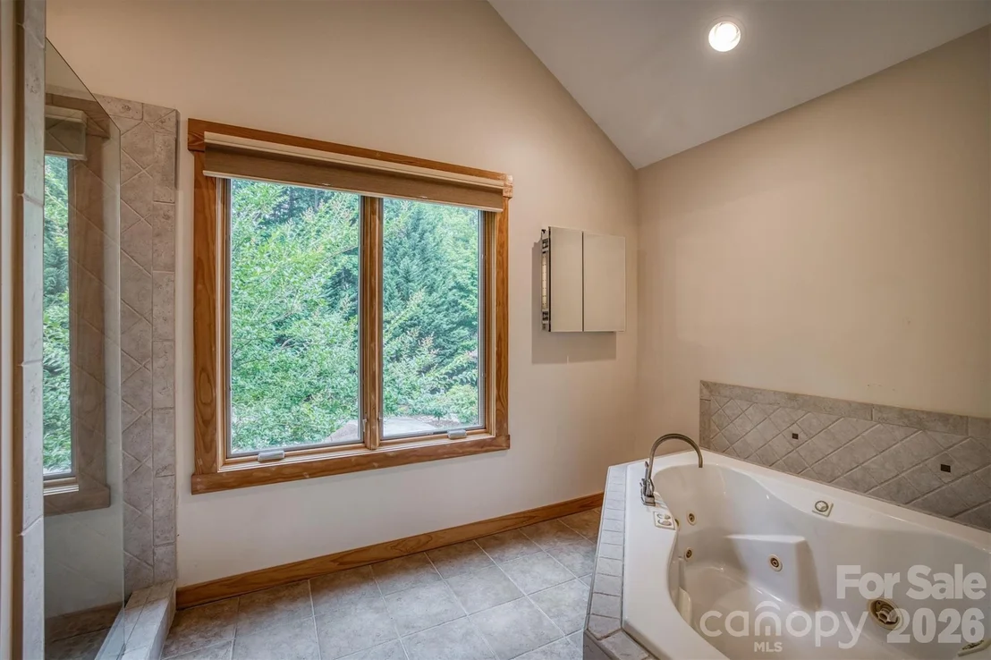 Photo of 5162 Beech Bluff Drive