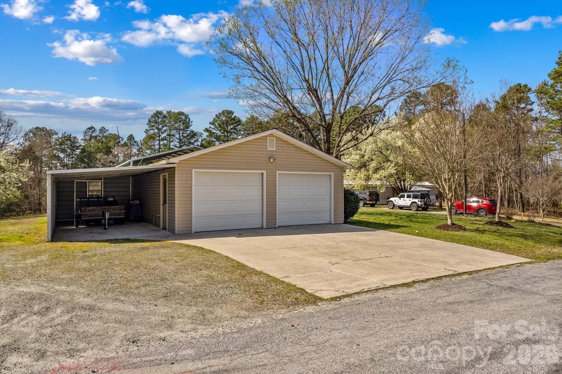 Photo of 5075 Lakeview Drive