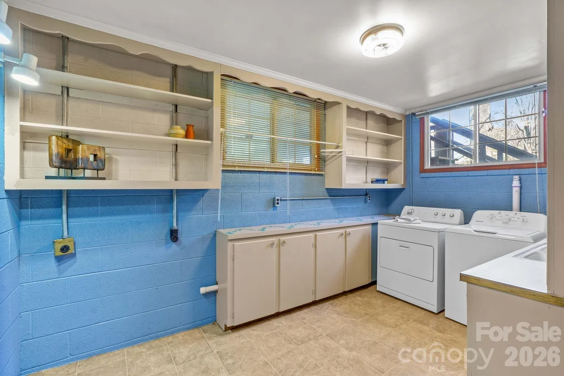 Photo of 5075 Lakeview Drive