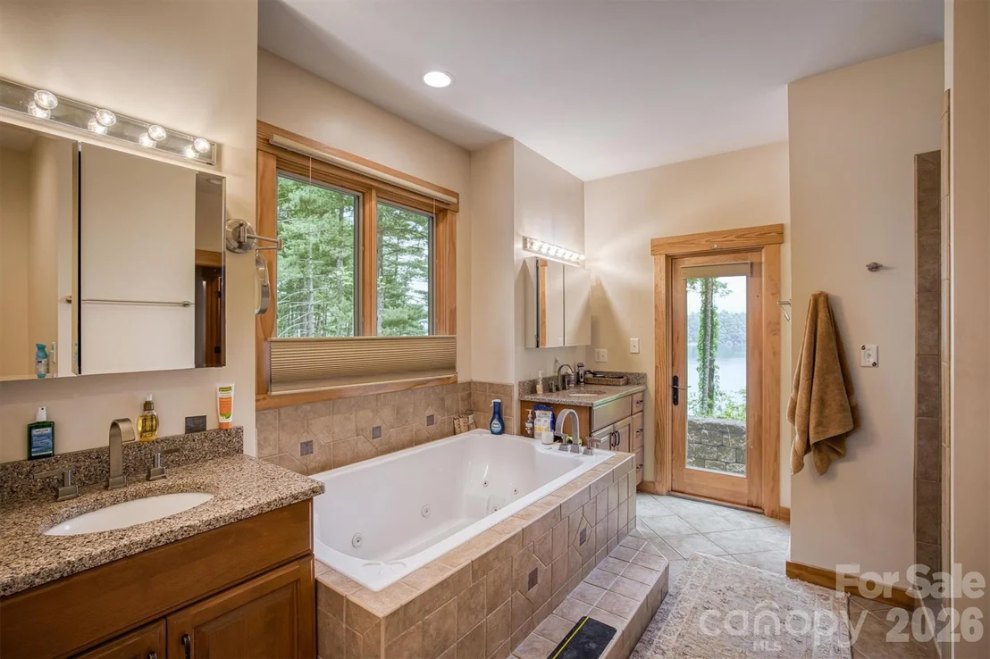 Photo of 5162 Beech Bluff Drive