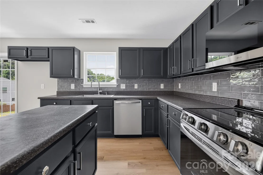 Photo of 6029 Waterloo Drive