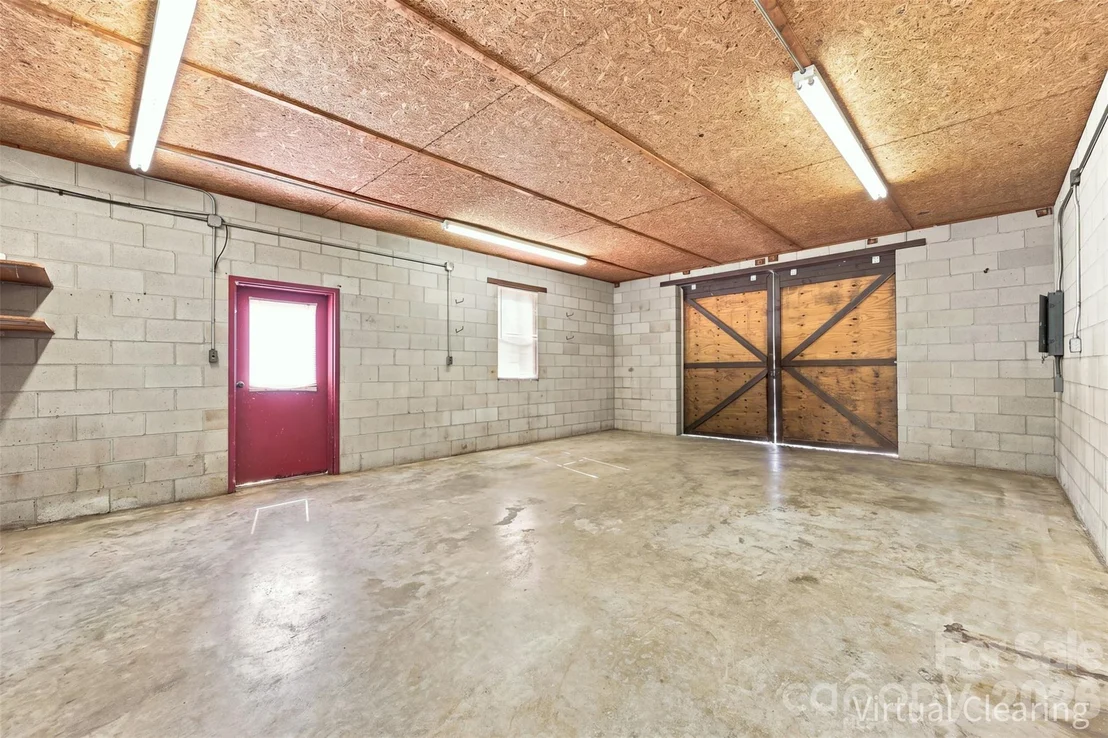Photo of 728 Center Road
