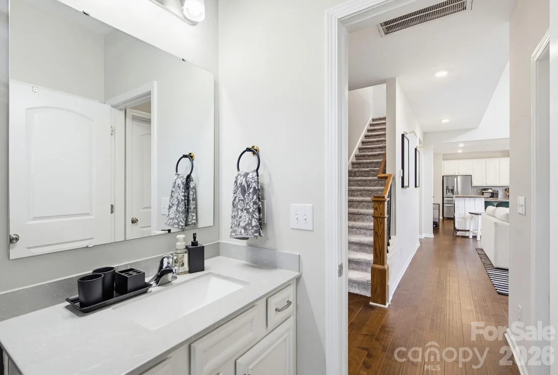 Photo of 840 Oak Manor Drive SE