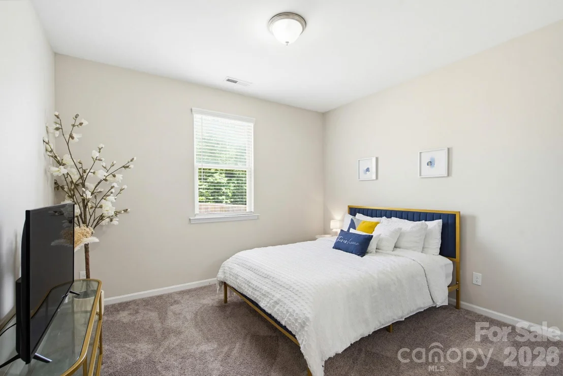 Photo of 840 Oak Manor Drive SE