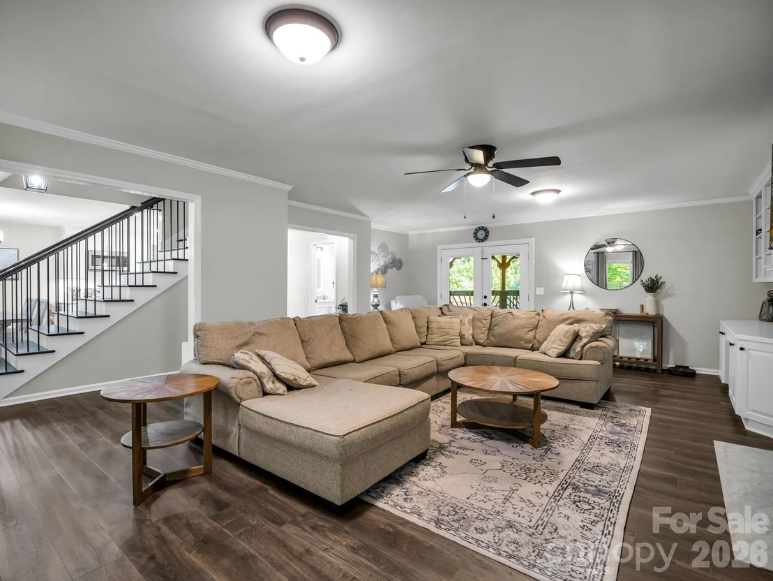 Photo of 215 Hillcrest Drive