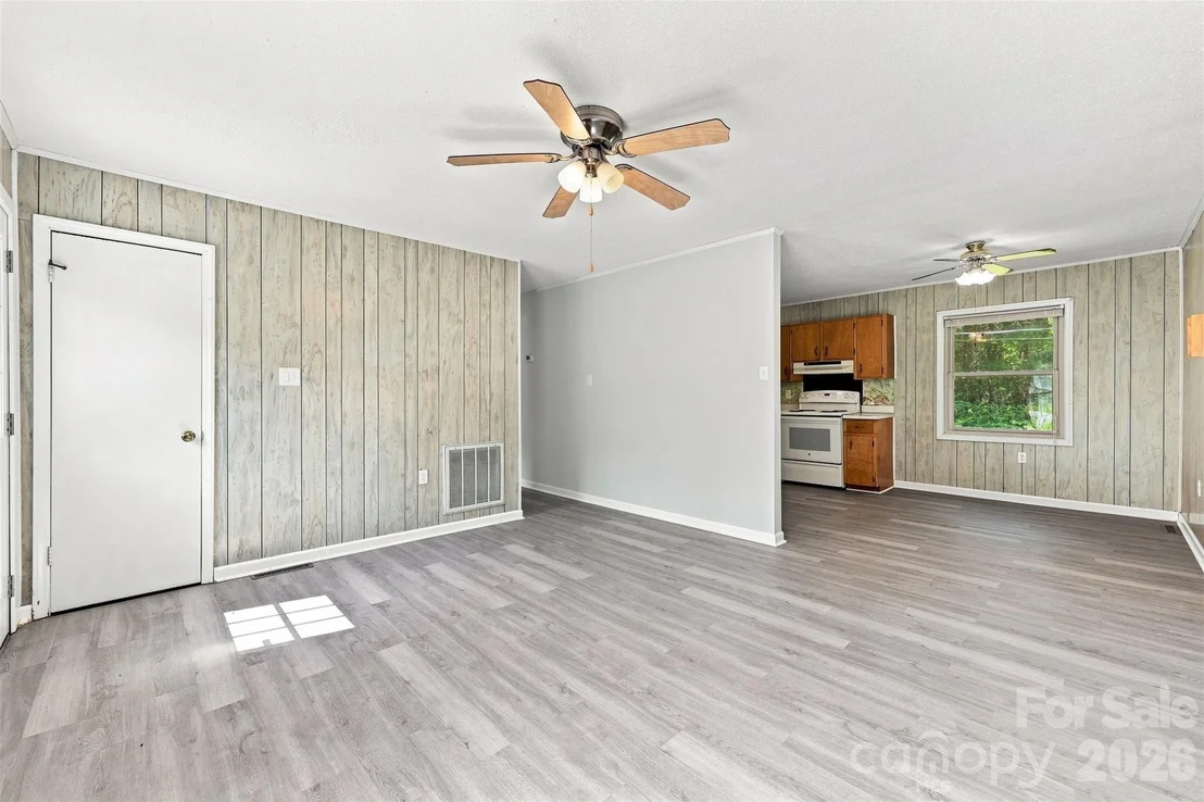 Photo of 728 Center Road
