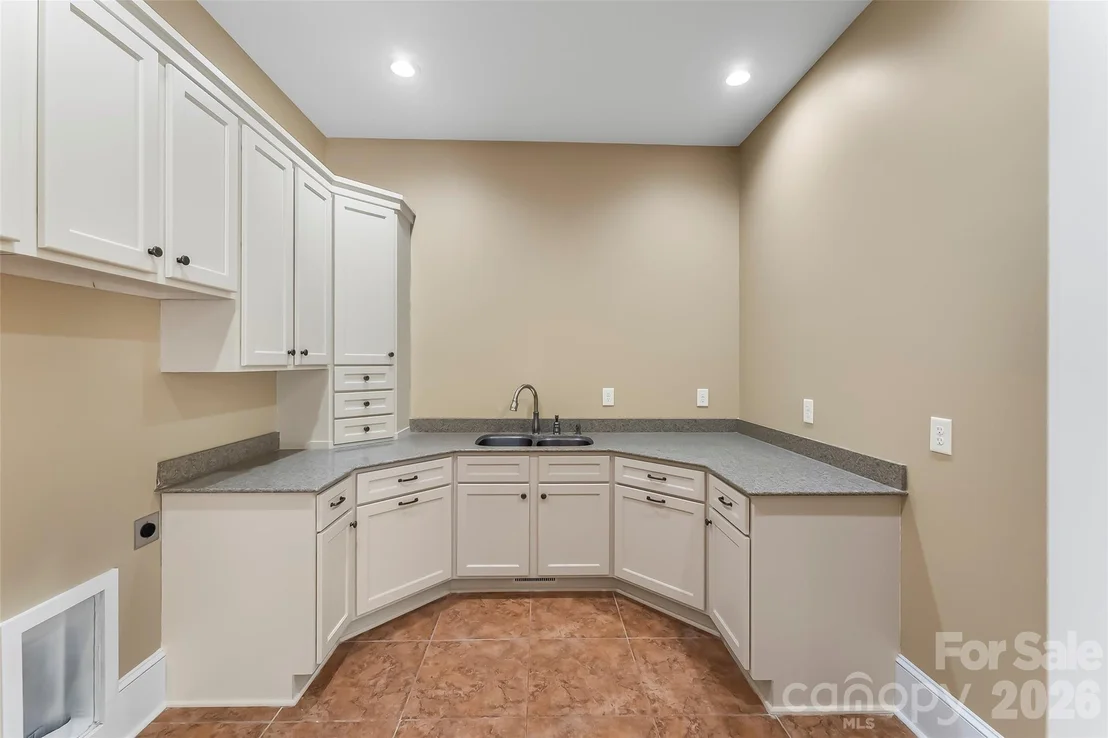 Photo of 1090 Pearidge Road