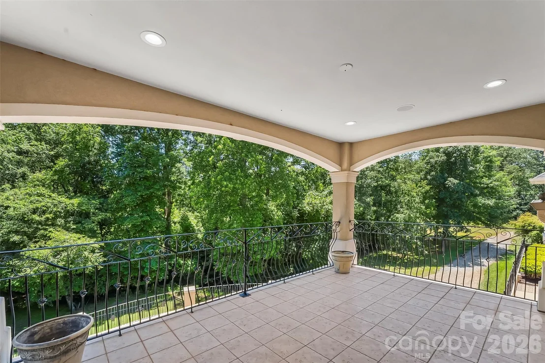 Photo of 1090 Pearidge Road
