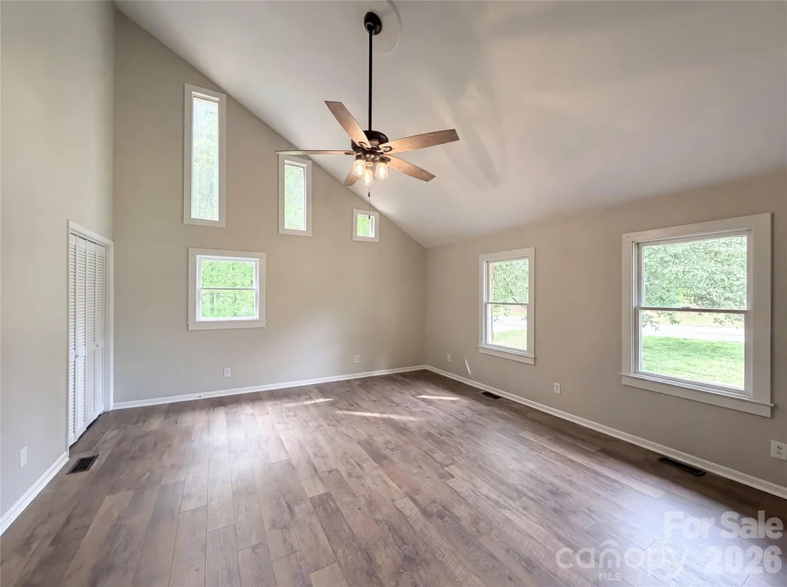 Photo of 706 Crescent Drive
