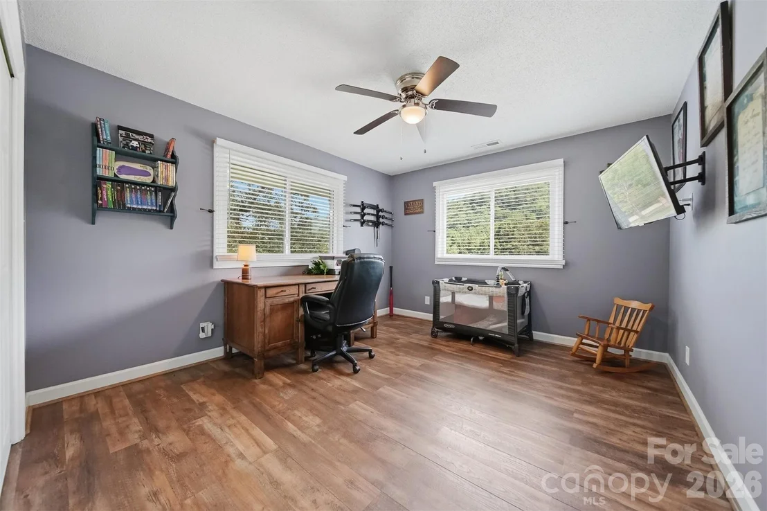 Photo of 2411 Robertson Lane