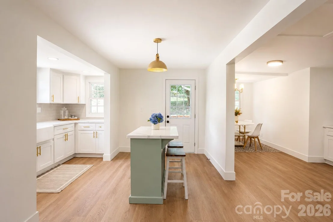 Photo of 811 Markham Road