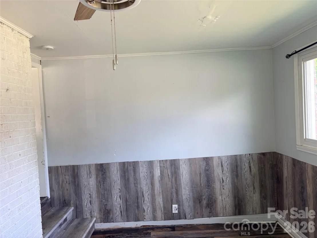 Photo of 711 Arthur Boulevard
