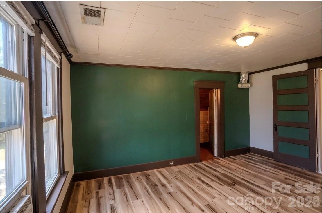 Photo of 401 8th Street