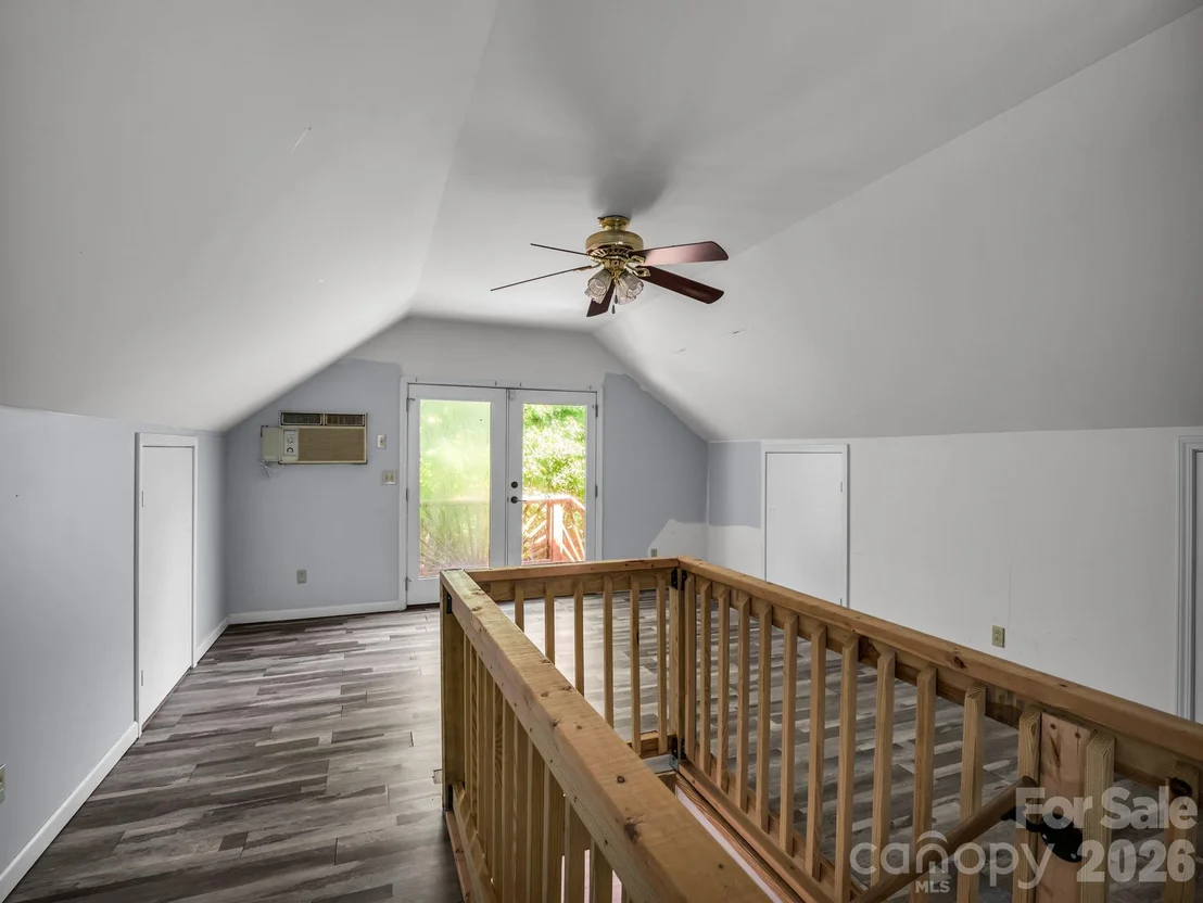 Photo of 215 Hillcrest Drive