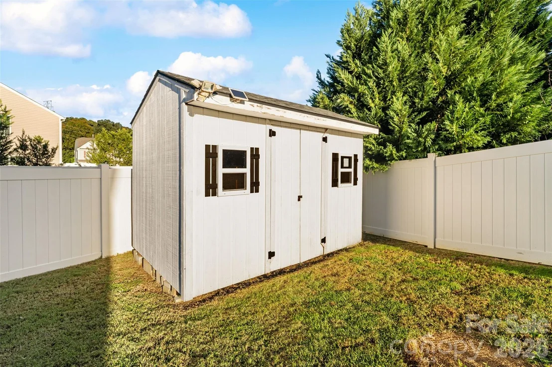 Photo of 407 Lind Point Lane