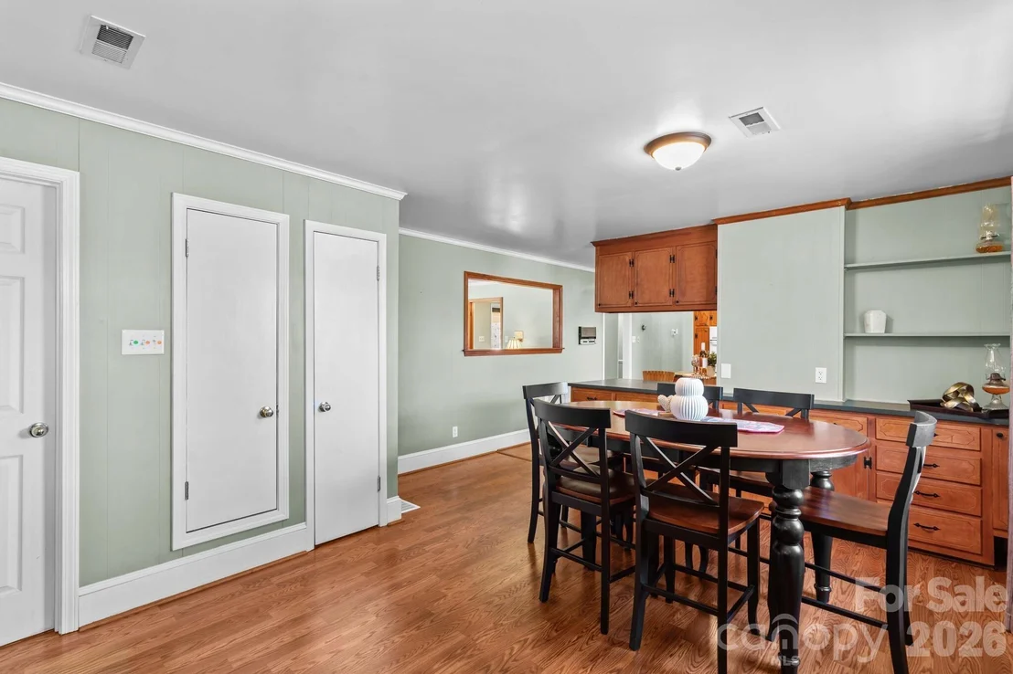 Photo of 5075 Lakeview Drive