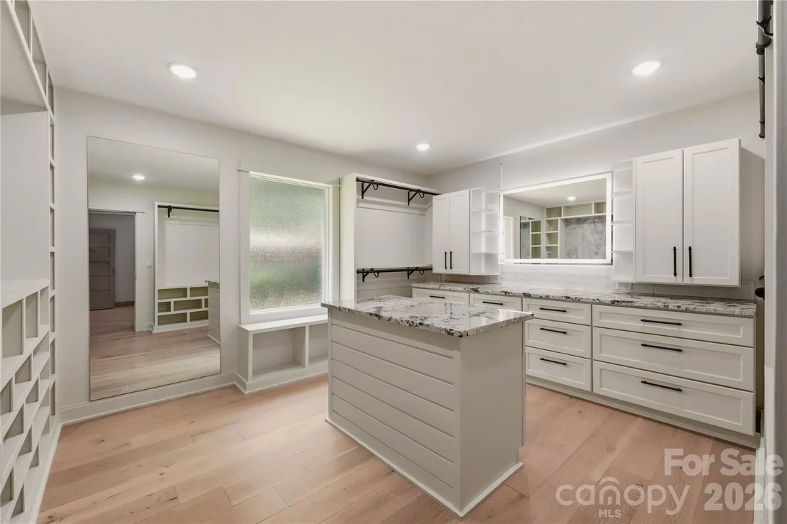 Photo of 2919 Colony Road