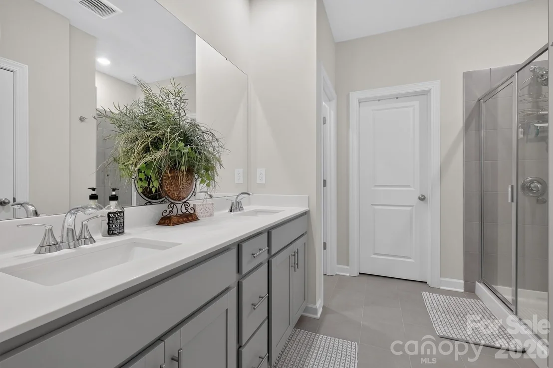 Photo of 1229 Morehead Drive