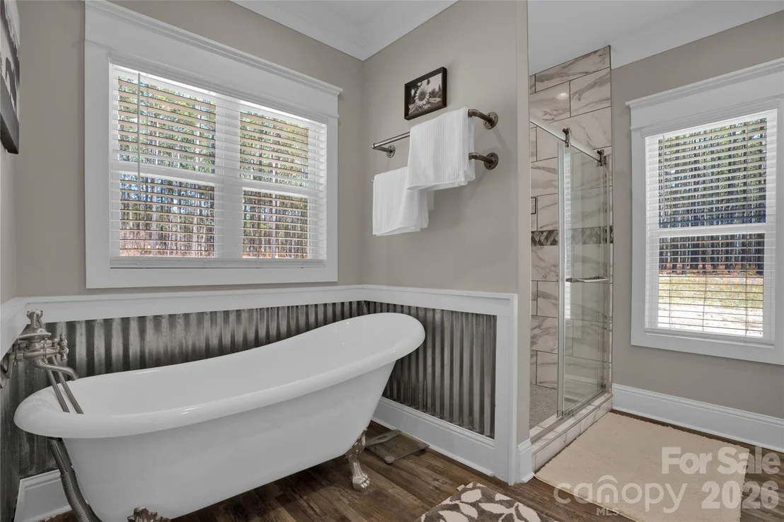 Photo of 2138 Lockhart Road