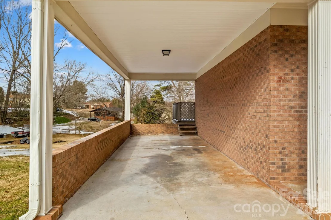 Photo of 535 Log Barn Road