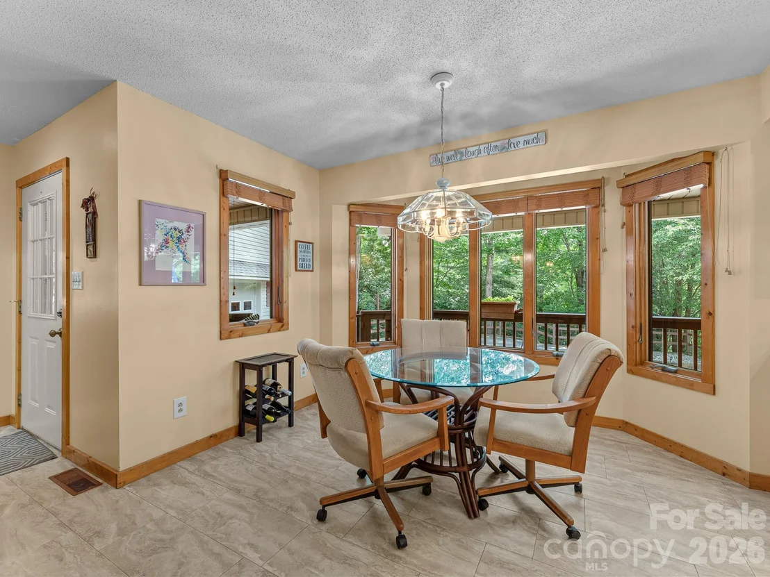 Photo of 620 Thunder Road