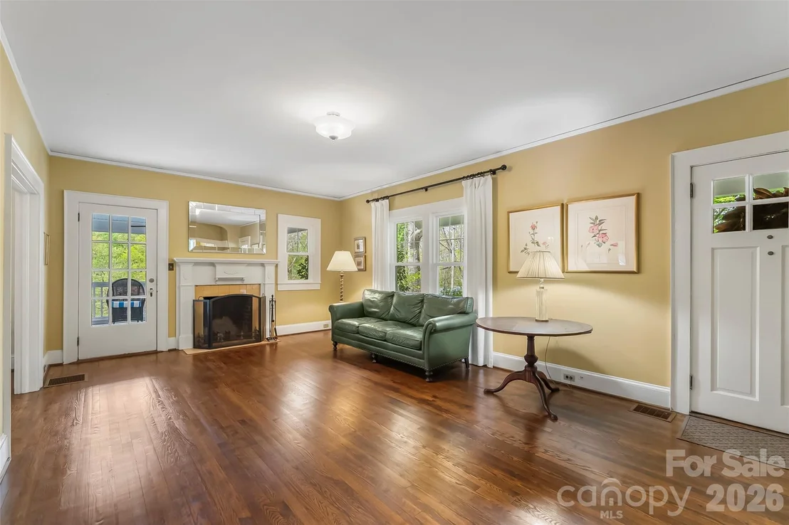 Photo of 115 Riverside Court