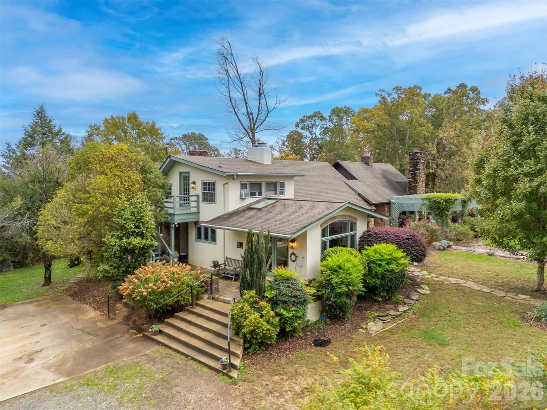 Photo of 936 Golden Road