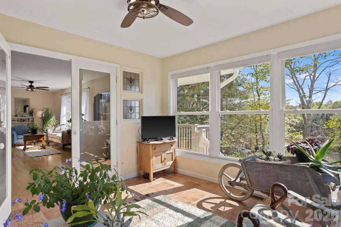 Photo of 367 Crescent Street
