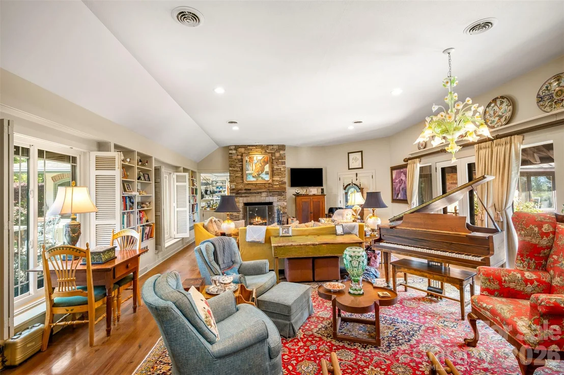 Photo of 936 Golden Road