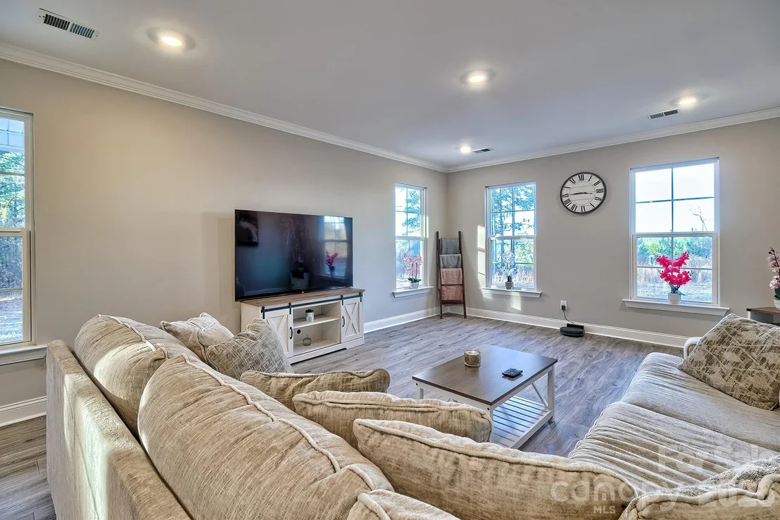 Photo of 4922 Bethune Road