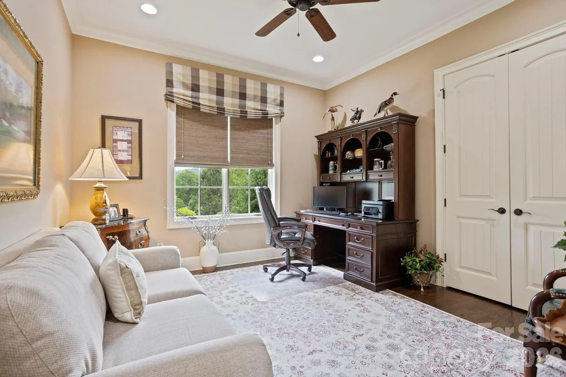 Photo of 390 Shipman Parkway