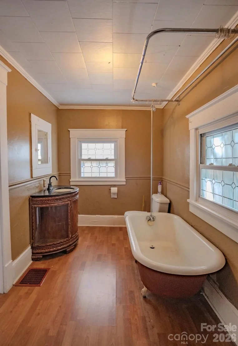 Photo of 401 8th Street