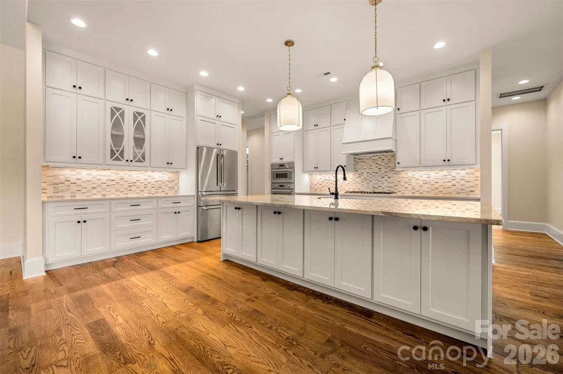 Photo of 978 Mapleton Lane