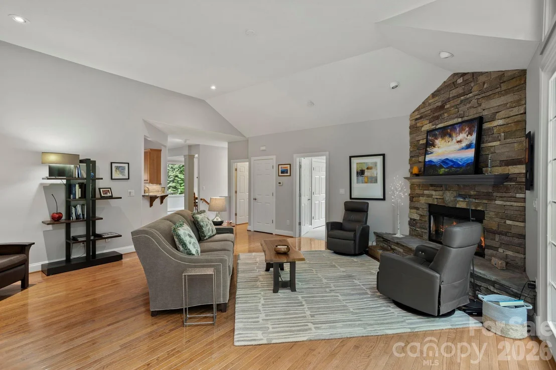 Photo of 547 Pinnacle Peak Lane